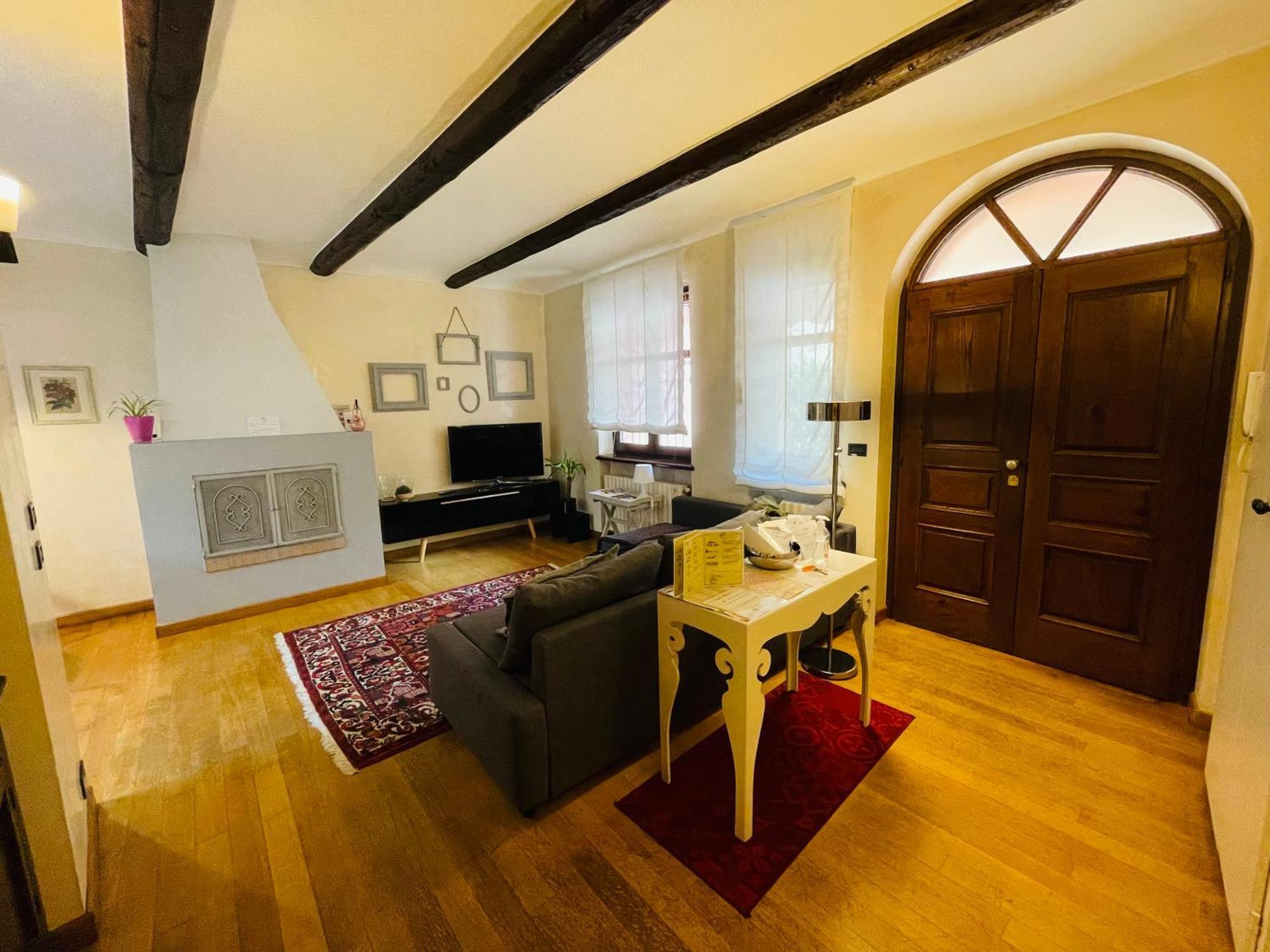 Casa Caroli, Charme E Comfort Nel Cuore Di Alba Exteriör bild