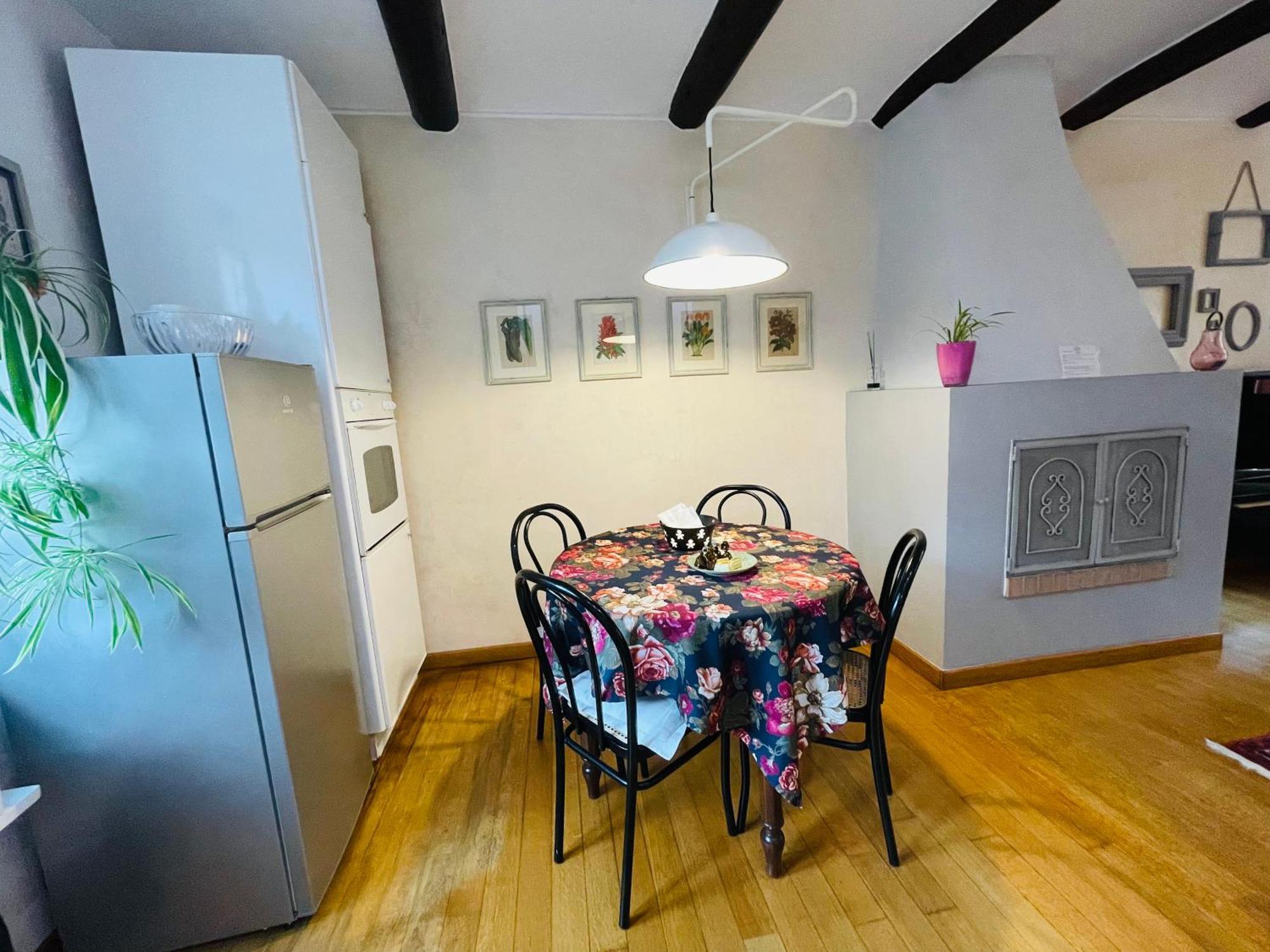 Casa Caroli, Charme E Comfort Nel Cuore Di Alba Exteriör bild
