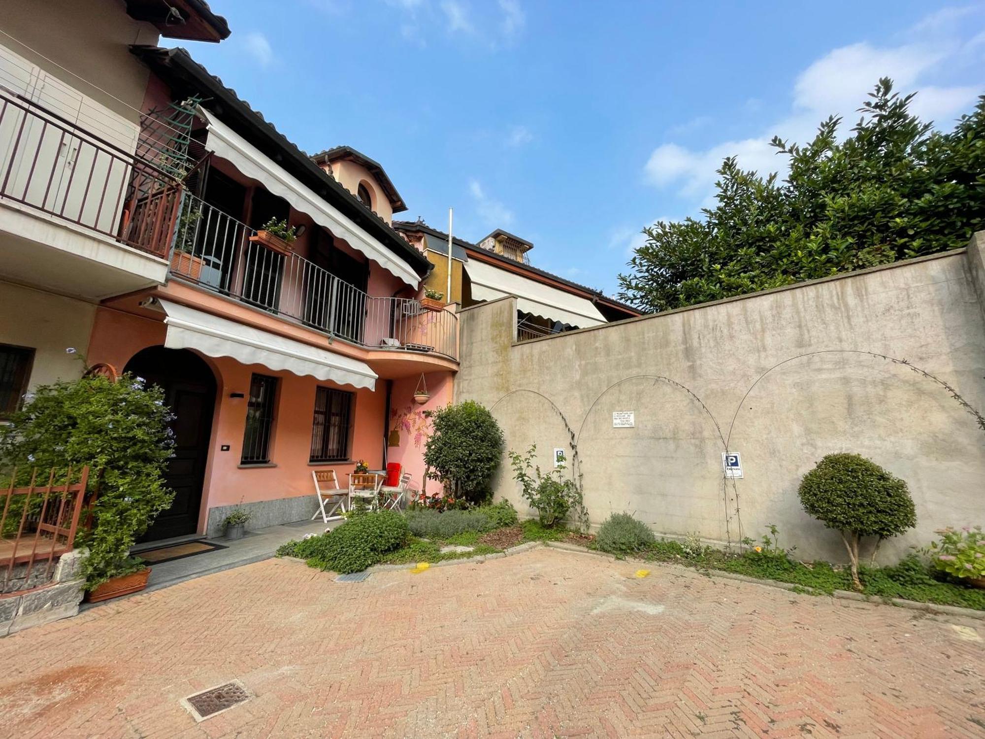 Casa Caroli, Charme E Comfort Nel Cuore Di Alba Exteriör bild