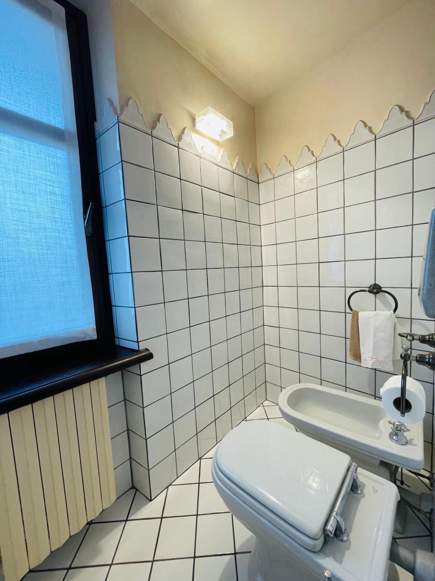 Casa Caroli, Charme E Comfort Nel Cuore Di Alba Exteriör bild