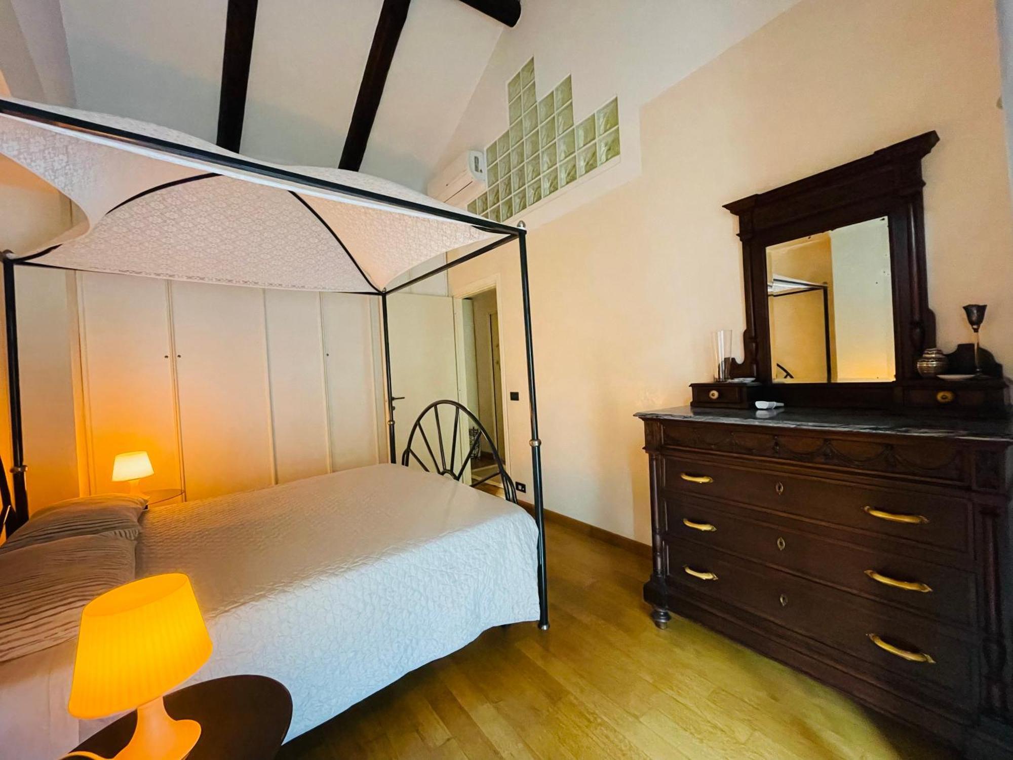 Casa Caroli, Charme E Comfort Nel Cuore Di Alba Exteriör bild