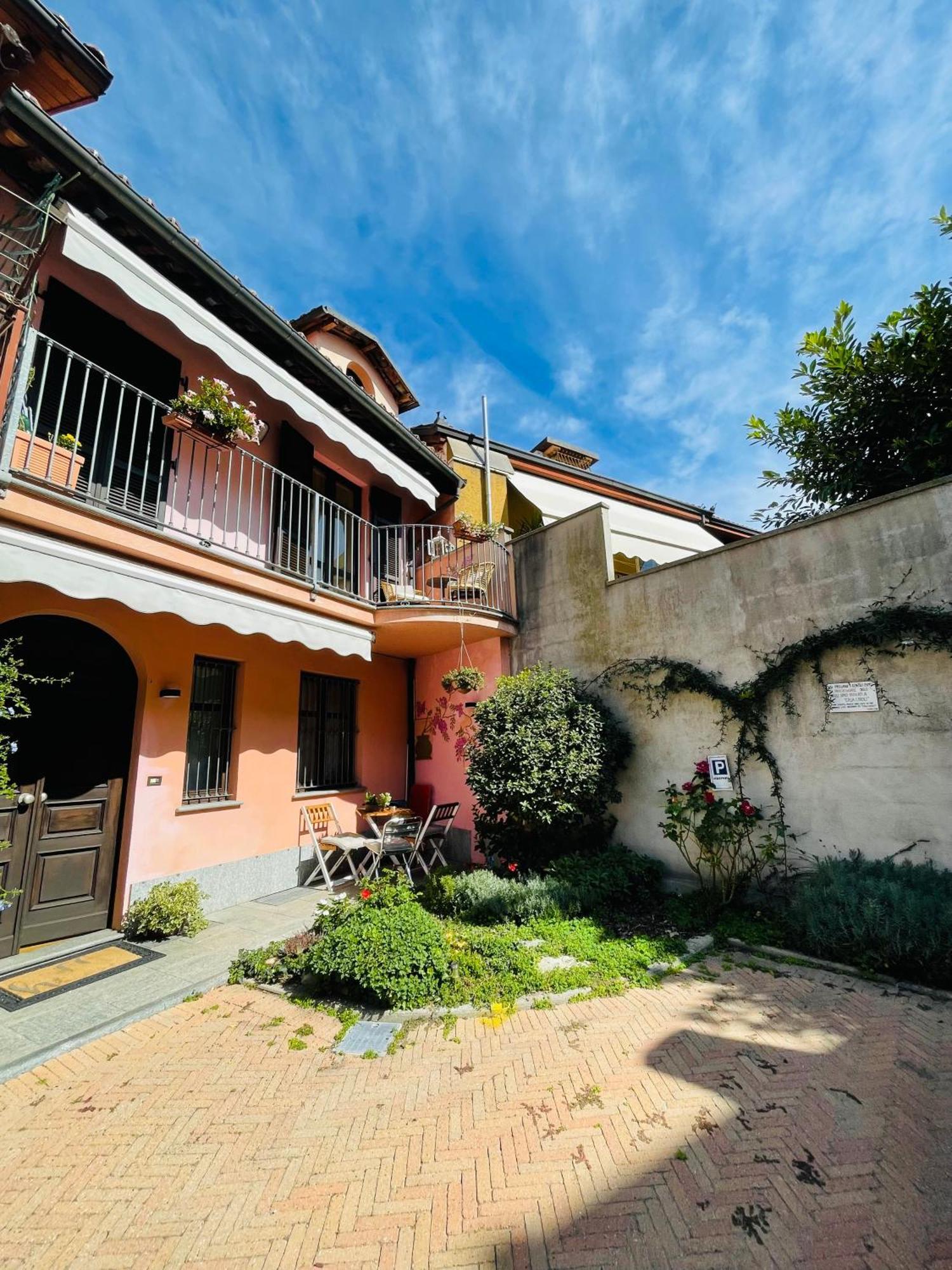 Casa Caroli, Charme E Comfort Nel Cuore Di Alba Exteriör bild