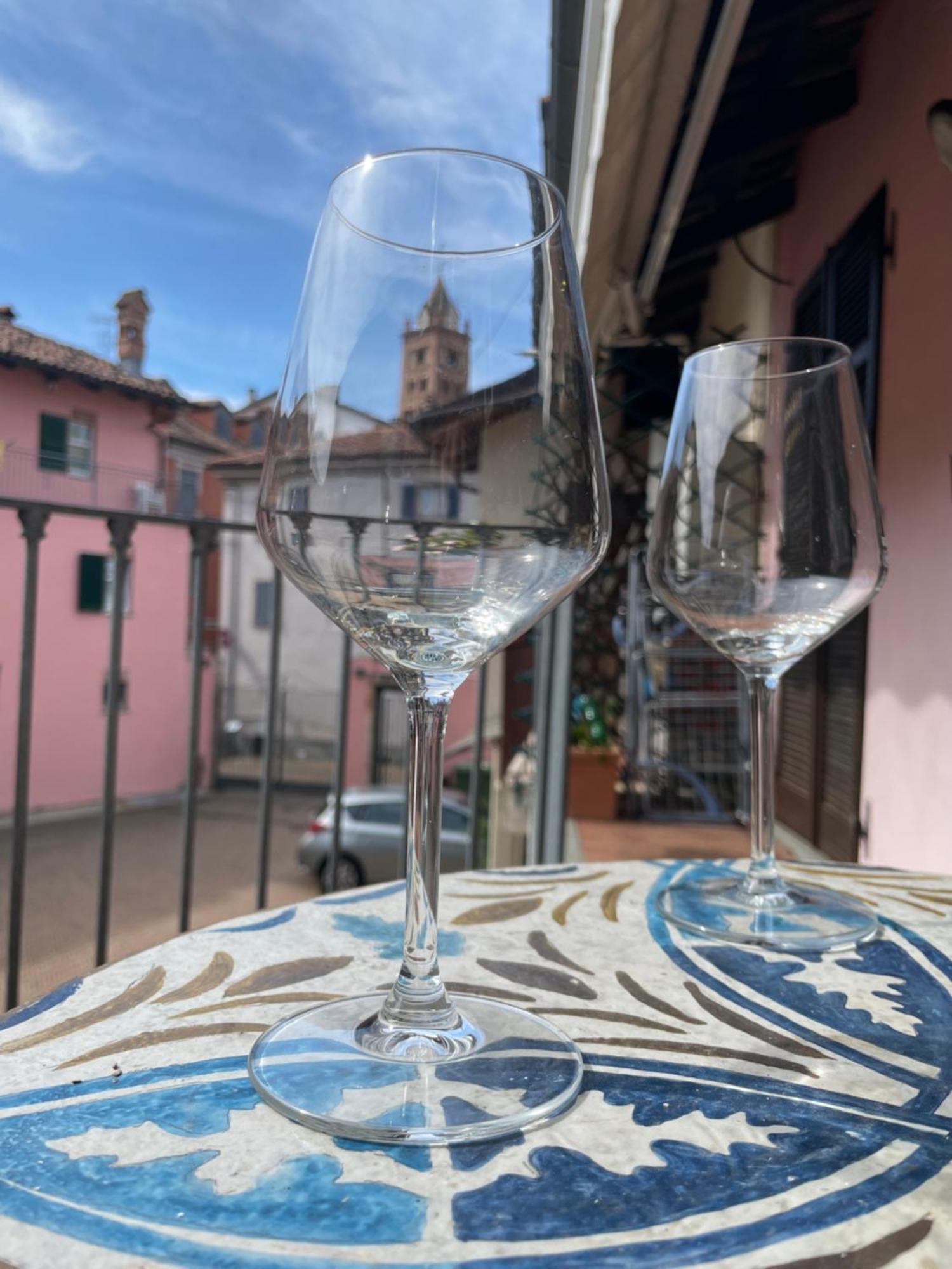 Casa Caroli, Charme E Comfort Nel Cuore Di Alba Exteriör bild