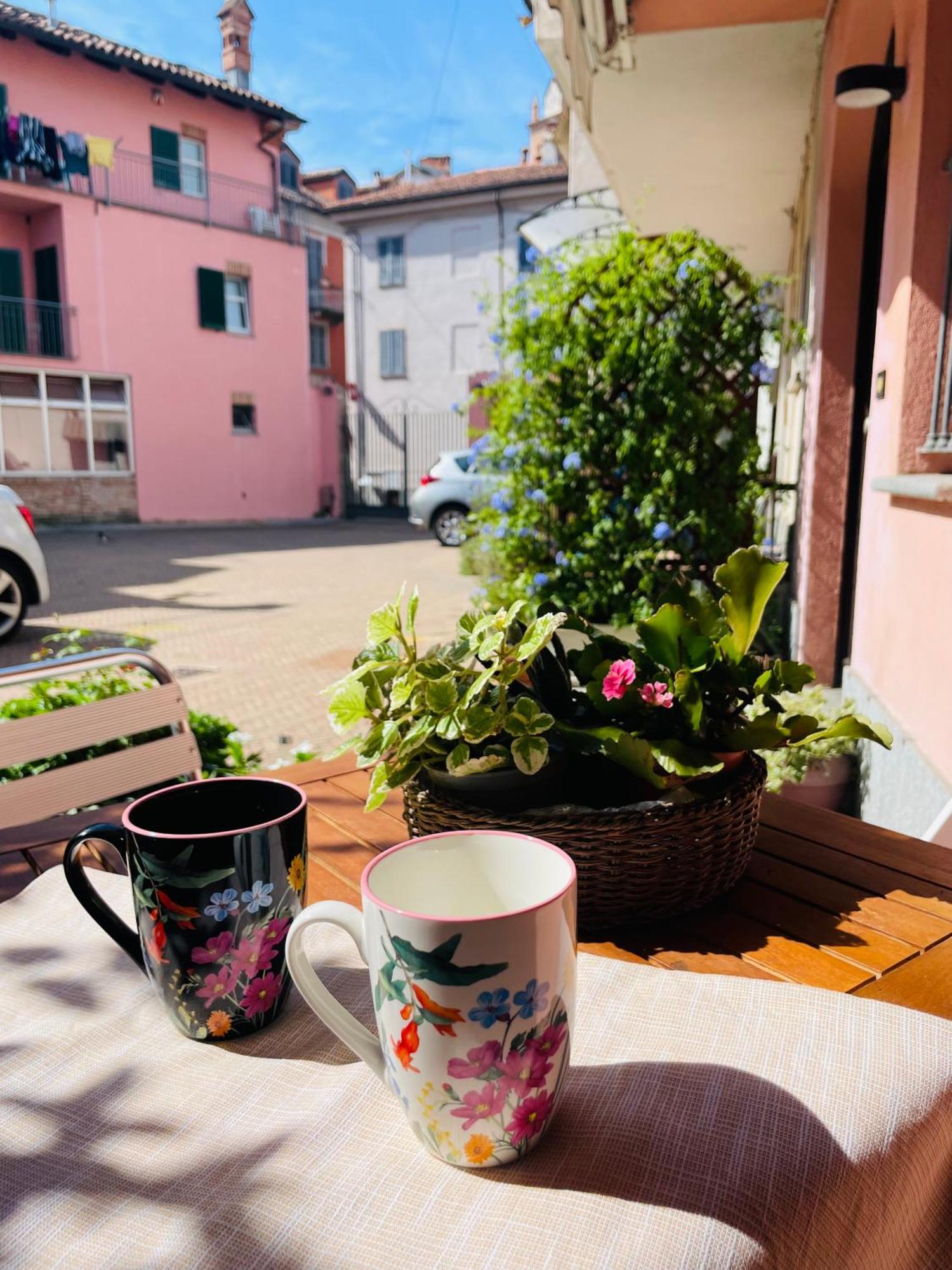Casa Caroli, Charme E Comfort Nel Cuore Di Alba Exteriör bild